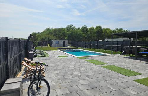 Villa Joy with Pool,Jacuzzi,E Auto Station - Foto 28