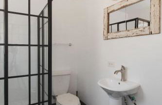 Secluded rustic 1-bedroom cabin on private land - Foto 15