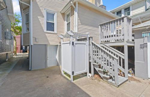 Dazzling Bungalow within 2 Blocks of Beach - Foto 33