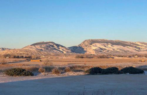 Serene Yellowstone Country Retreat with Deck and Views - Foto 2