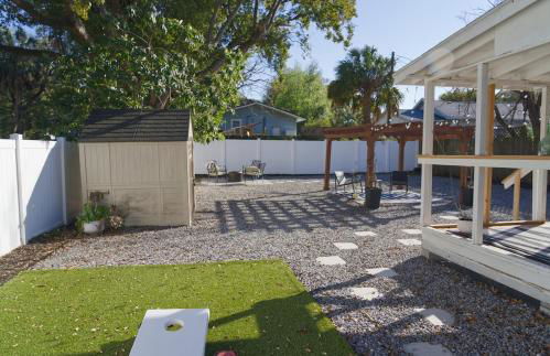 Cozy bungalow with Luxe Yard, Firepit, Pergola Area - Foto 30