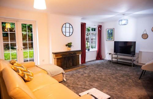 Conyngham Villa, Luxury Detached House, 6 Beds, 4BR,Large garden, Parking - Sleeps 8 - Foto 35