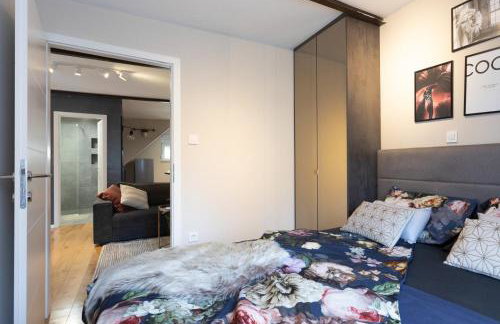 Stylish Urban Oasis - Design 2BR Apartment with Parking - Photo 18