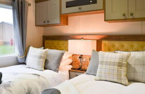 2 Bed Lodge - Sleeps 6 - Dogs - Hot Tub - Parking - Foto 15