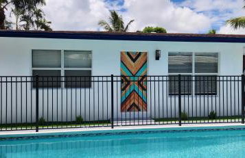 Prime Location Gateway with Pool & Patios, Near Beaches, Groceries and Restaurants - Photo 24