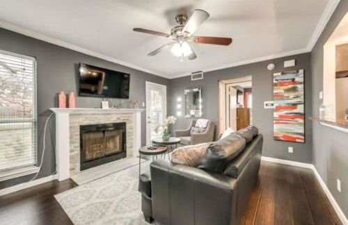 1BD Condo Pool South Irving I40 - Foto 12