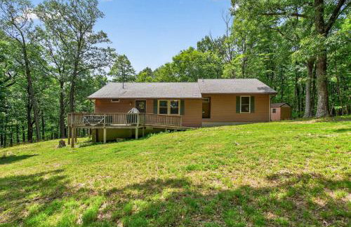 20 acres w Private Pavilion, Fireplace & Fire Pit - Foto 46