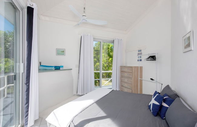 Shoreline Serenity: Secluded Coastal Villa - Foto 5