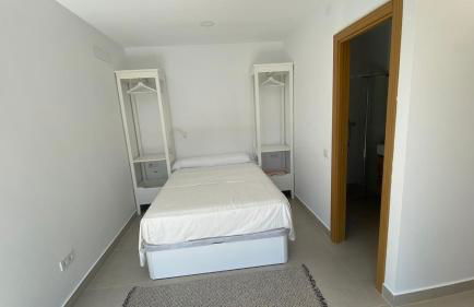 Centrally located and modern apartment - Photo 7