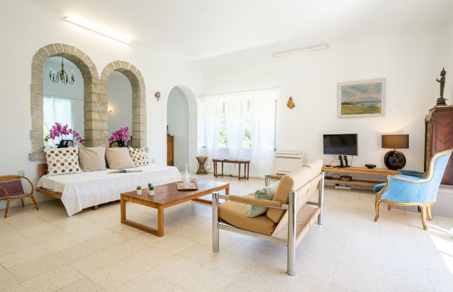 4 bedroom House in Ceyreste with private pool and garden - Photo 6