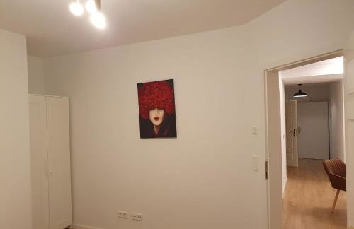 75m2 lichtdurchflutete 3 Zimmer Souterrain Wohnung in einem Neubau Villa - Foto 8