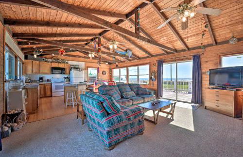 Oceanfront Sargent Beach Home with Dock! - Foto 3