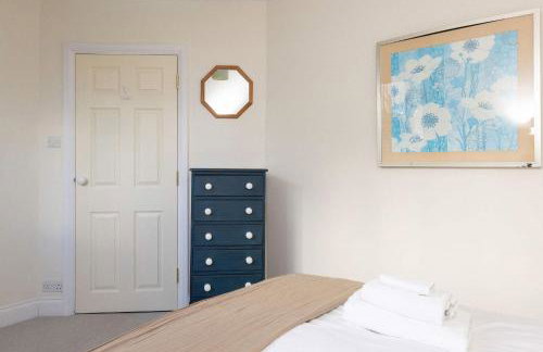 Spacious Coastal Family Home Sleeps 8 - Photo 29