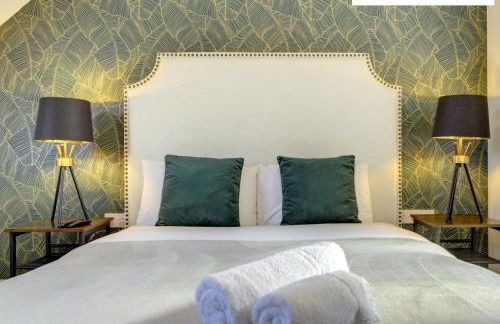 LARGE 4 Bedroom Semi-Detached House Sleeps 7 By Klarok Short Lets & Serviced Accommodation - Foto 19