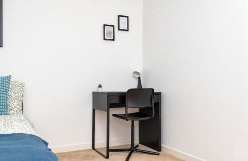 2Bed Ground Floor-Free Parking - Photo 9