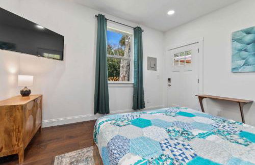 Coastal Cabana Studio - Close to beach and Mississippi City - Photo 5