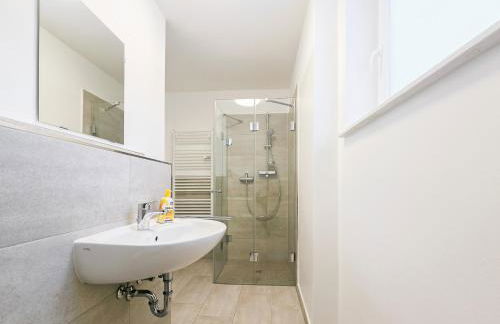 Tolstov Apartments - 1 Room Apartment - Balcony - 25 Min to Messe DUS - Foto 6