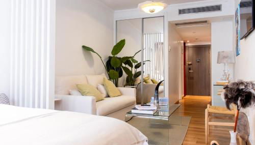 Best Location Puerta de Alcalá - Photo 3