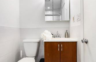 Modern 3BR Townhouse with Private Rooftop & Parking Minutes to NYC - Foto 55