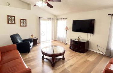 South Facing Pool with Lake View - Ideal for Families & Couples - Foto 10