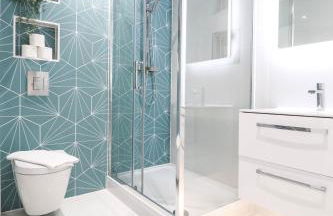 The Kingsmead Loft - Stylish 1BR Top Floor Apt with King or Twin Beds & Free Secure Underground Parking, Central High Wycombe HP13, Sleeps 3 - Foto 3