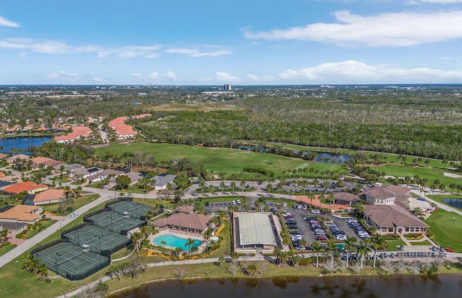 Crown Colony #101 - 16146 Mount Abbey Way 2 Bedroom Condo by RedAwning - Foto 17