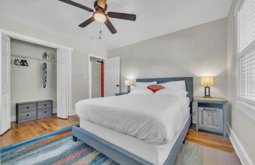 Modern Luxury with Pool Table 3BR-5BD Sleeps 10 - Foto 9