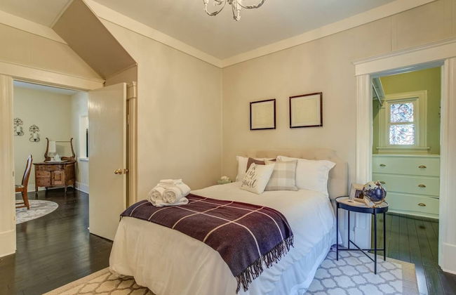 1893 Classic 4 Blocks From Great Dining & Shops - Photo 10