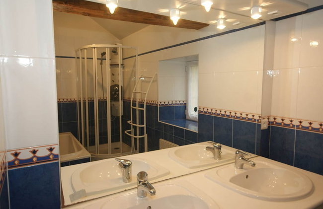 Spacious Holiday Home in Besse With Swimming Pool - Foto 31