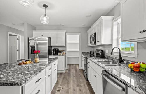 Spacious Home 4BR Fire Pit, Patio Hot Tub - Foto 6