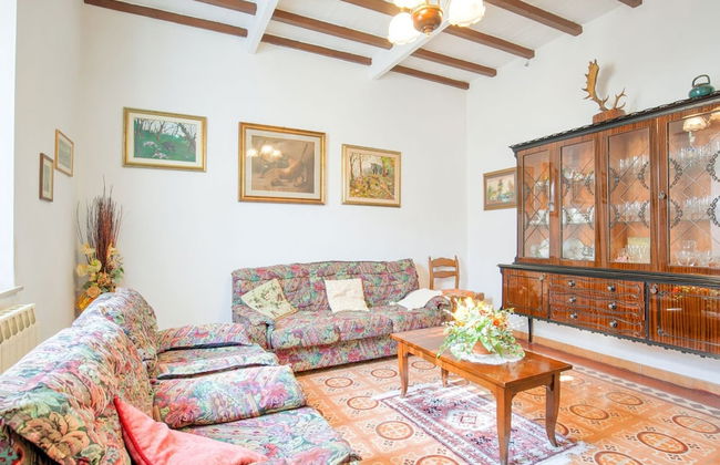 Tuscany Family Country Home - Photo 13