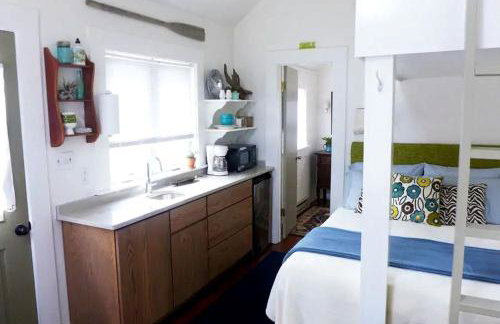 Serene Tiny House with a Big Charm for Glamping in Virginia - Photo 23