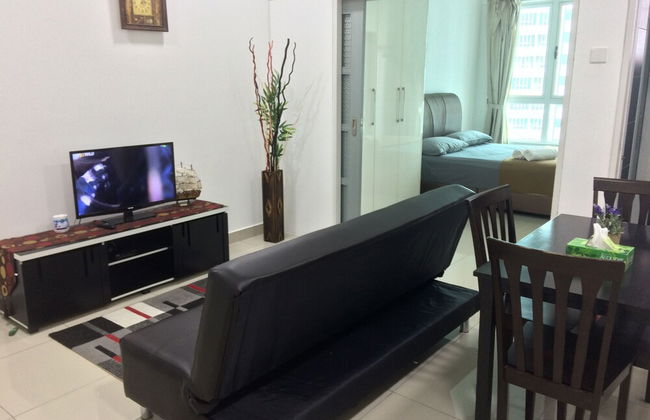 City Living with Panoramic Sea Views at Danga Bay - Photo 16