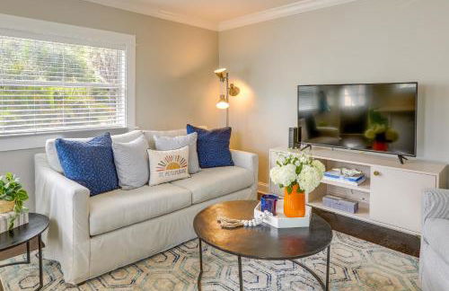 Bright St Petersburg Apartment, Walk to Downtown! - Foto 6