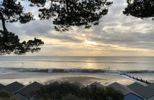 Spacious 5BR Home Near New Forest & Coast - Parking - Sleeps 10 - Photo 55