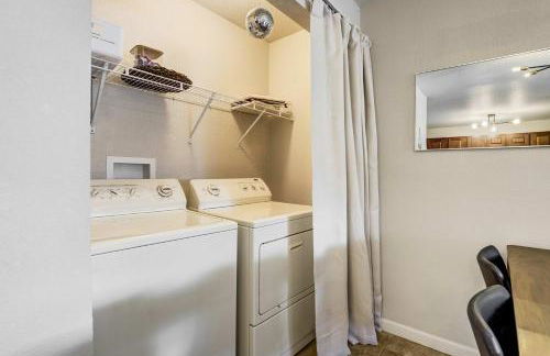 Carson Camp Gym Workstations & Fenced Yard - Foto 16