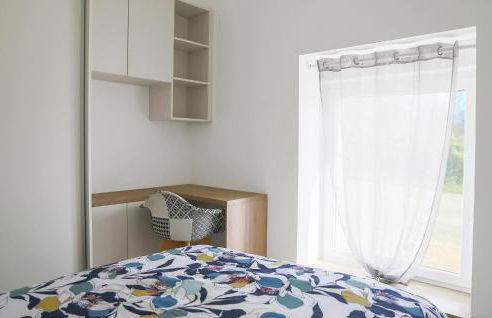 Amazing Home In Runan With Wifi - Photo 12