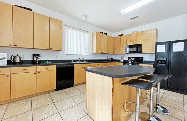 Pine Forest Chateau 5 Bedroom Home by RedAwning - Photo 13