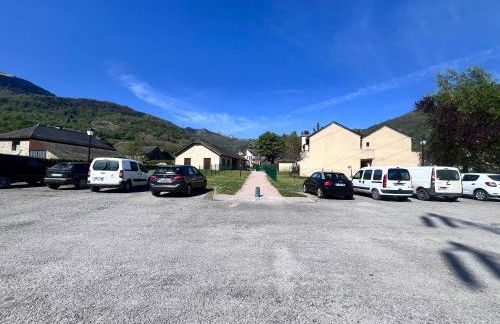 Bel appartement T2 refait à neuf avec piscine couverte de juin à fin septembre, près des stations de ski avec navette et draps et serviettes compris - Foto 17