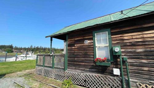 Bridge tender with loft - Photo 2