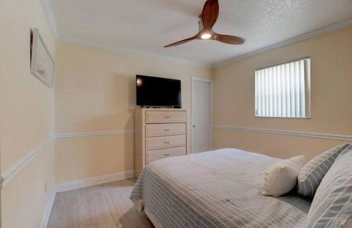 3 bedroom 2 bath home walking distance to beach - Foto 3