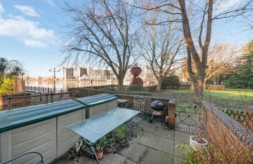 2BR Waterside View Free Parking Fast WiFi Terrace Balcony TV BBQ Garden Access - Foto 28