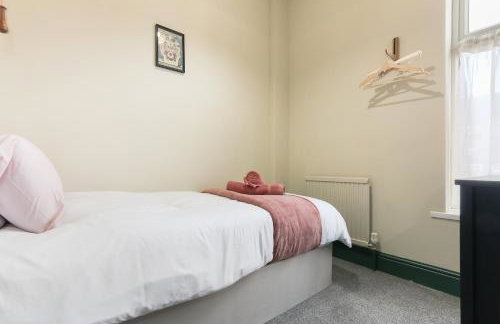 Home from Home 4 Bed - Ideal for Workers & Great for Groups, FREE Parking, Spacious, Pet Friendly Netflix - Foto 20