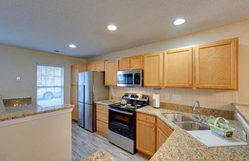 Central and Spacious Townhome in Greensboro! - Foto 4