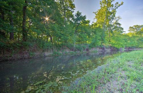 Unique Creekside Escape - Enjoy On-Site Goats! - Foto 14