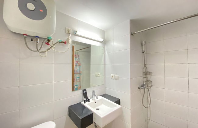 Spacious Studio Room at Beverly Dago Apartment - Photo 11