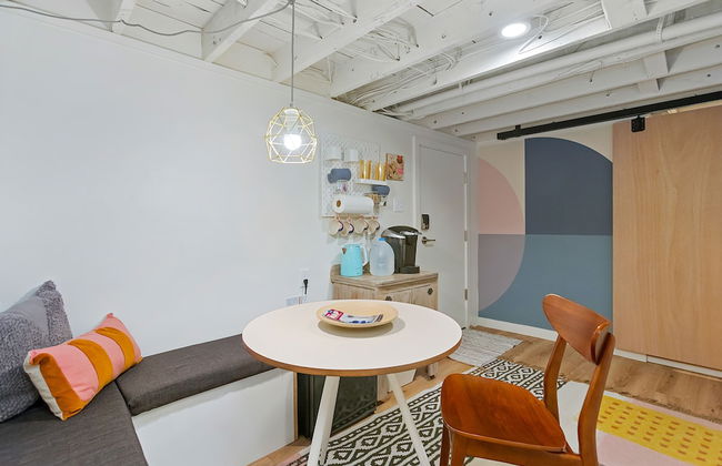 Mid-Century Vibes Basement - Foto 11