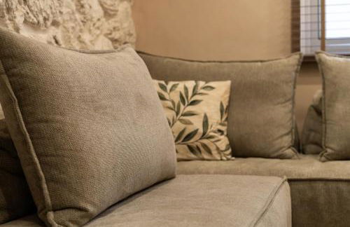 Rustic Boutique Apartment with Live Olive Tree & Private Parking - Photo 27