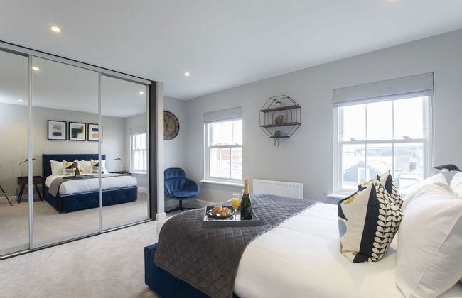 Elliot Oliver - Luxury 3 Bedroom Town Centre Apartment With Parking - Photo 6