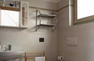 EnjoyIseoLake - Cherubino - Nice 2 floors apartment with pool, terrace and a terrific lake view - Photo 30